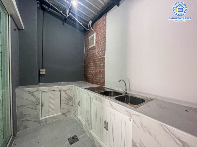 *****ทาวน์เฮ้าส์มือสองกรุงเทพฯ ม.กัสโต้ พหลโยธิน-สายไหม #หลังมุม บ้านตกแต่งใหม่ พร้อมเข้าอยู่ เนื้อที่มากถึง 25.6 ตร.ว. ฟังก์ชัน 3 ห้องนอน 2 ห้องน้ำ 2 ที่จอดรถ บนทำเลเดินทางสะดวก เชื่อมต่อหลายเส้นทาง ใกล้รถไฟฟ้าสายสีเขียว "สถานีโรงพยาบาลภูมิพลอดุลยเดช"